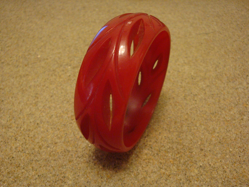 Vintage 1" Dark Cherry Red Bakelite Bracelet! Open Work Vine & Leaf Carvings!