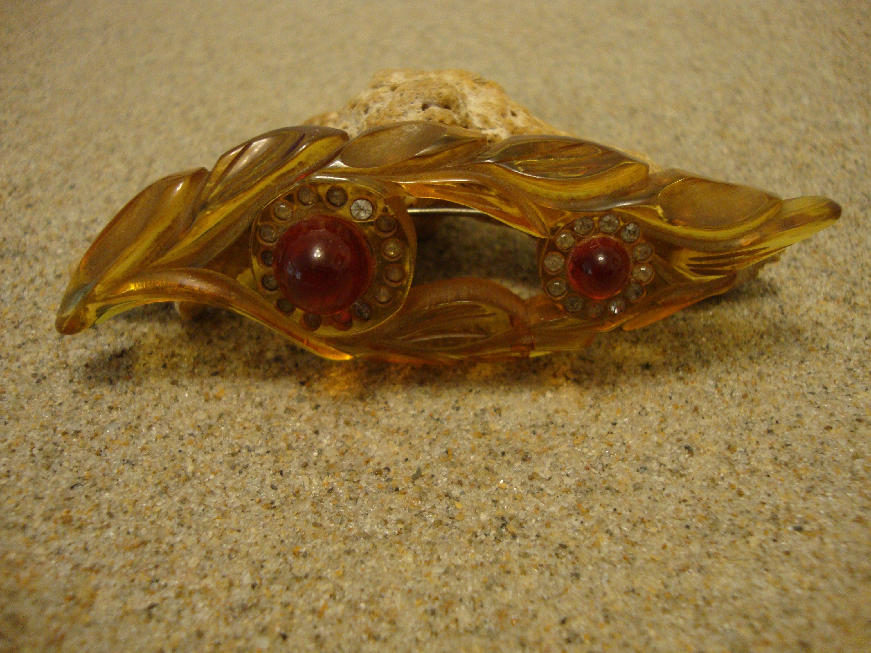Vintage Bakelite Brooch! Carved Leaf Design w/ Rhinestone & Ruby Red Cabochons!