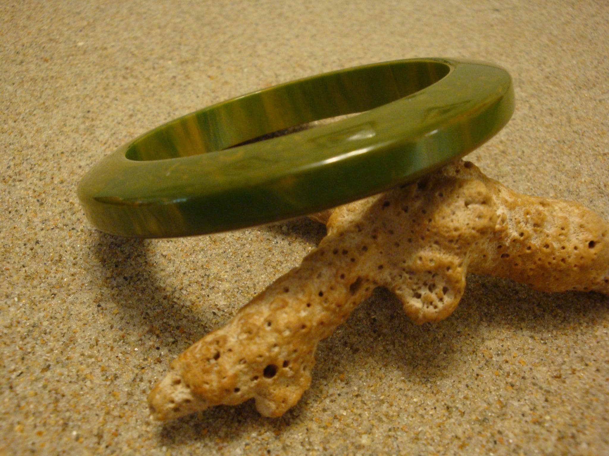 Vintage 1/2" Bakelite Bracelet; Beveled Sides; Marbled Jade Green/Yellow Colors!