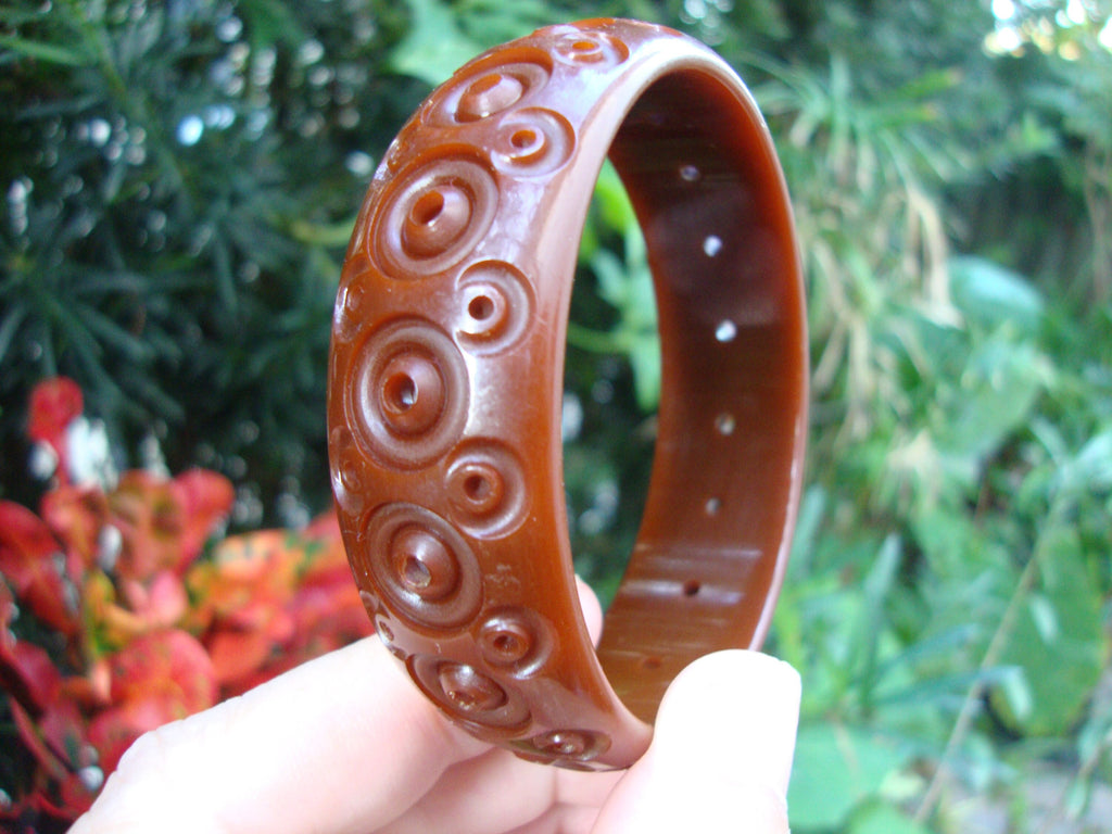 Vintage Chocolate Brown Bakelite Bracelet: Pierced Concentric Carvings