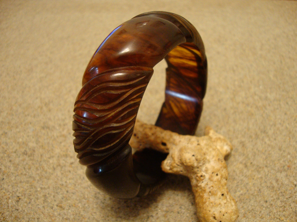 Vintage 1" Marbled Copper/Rust Bakelite Bracelet! Diagonal & Contoured Carvings!