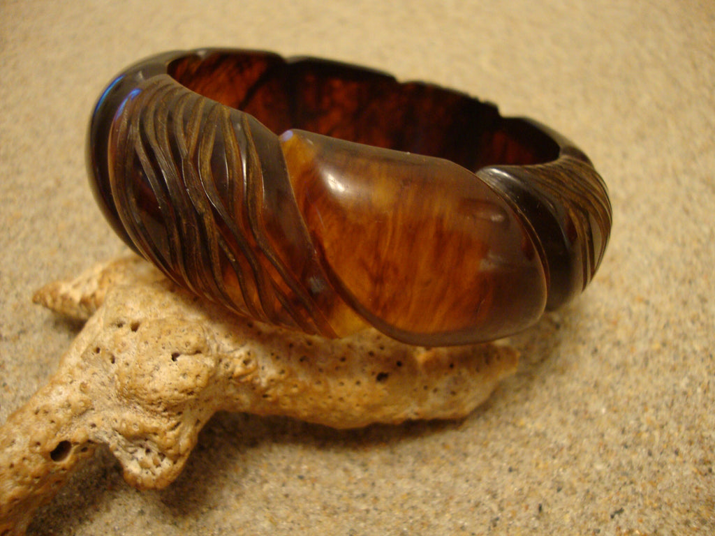 Vintage 1" Marbled Copper/Rust Bakelite Bracelet! Diagonal & Contoured Carvings!