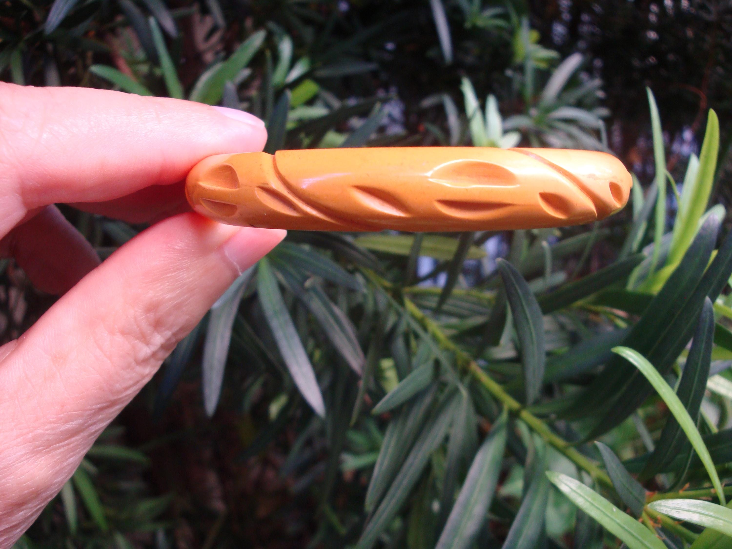 Vintage 7/16" Yellow Bakelite Bracelet! Unique Divot & Diagonal Slash Carvings!