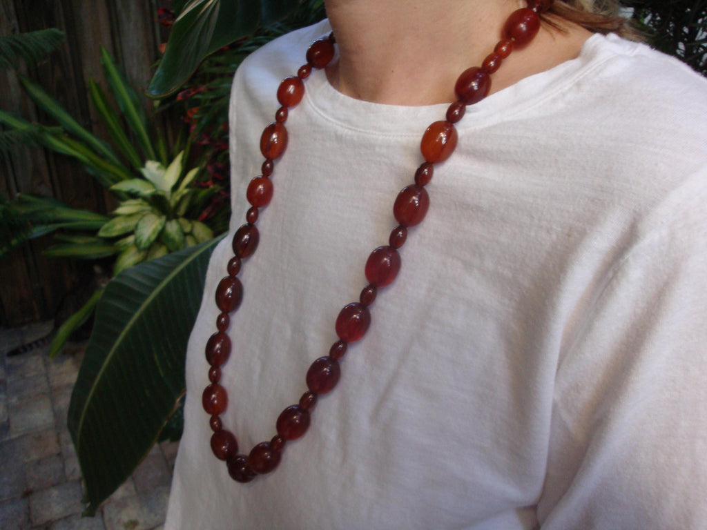 Vintage 30" Translucent Marbled Cherry Bakelite Necklace! Graduated Barrell Beads!
