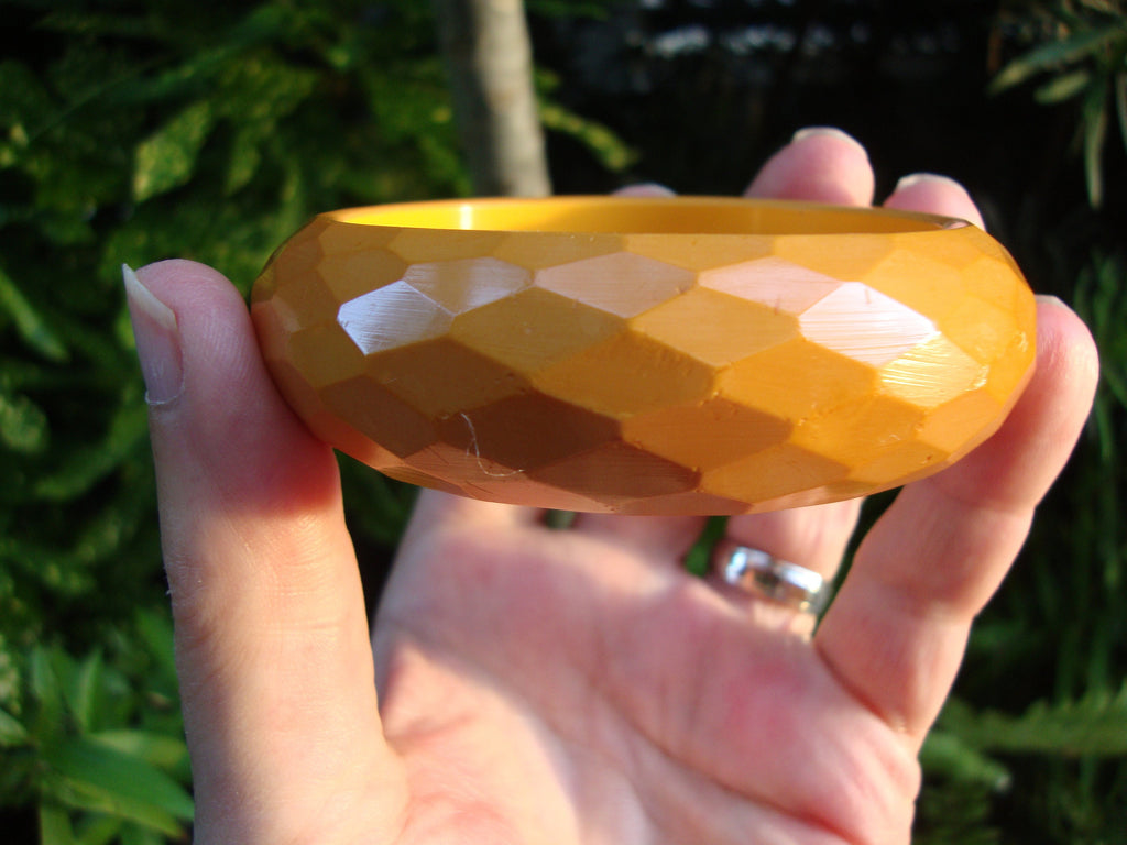 Vintage 7/8" Bakelite Bracelet w/ 3/8" Dome! Diamond & Pentagon Shaped Facets!