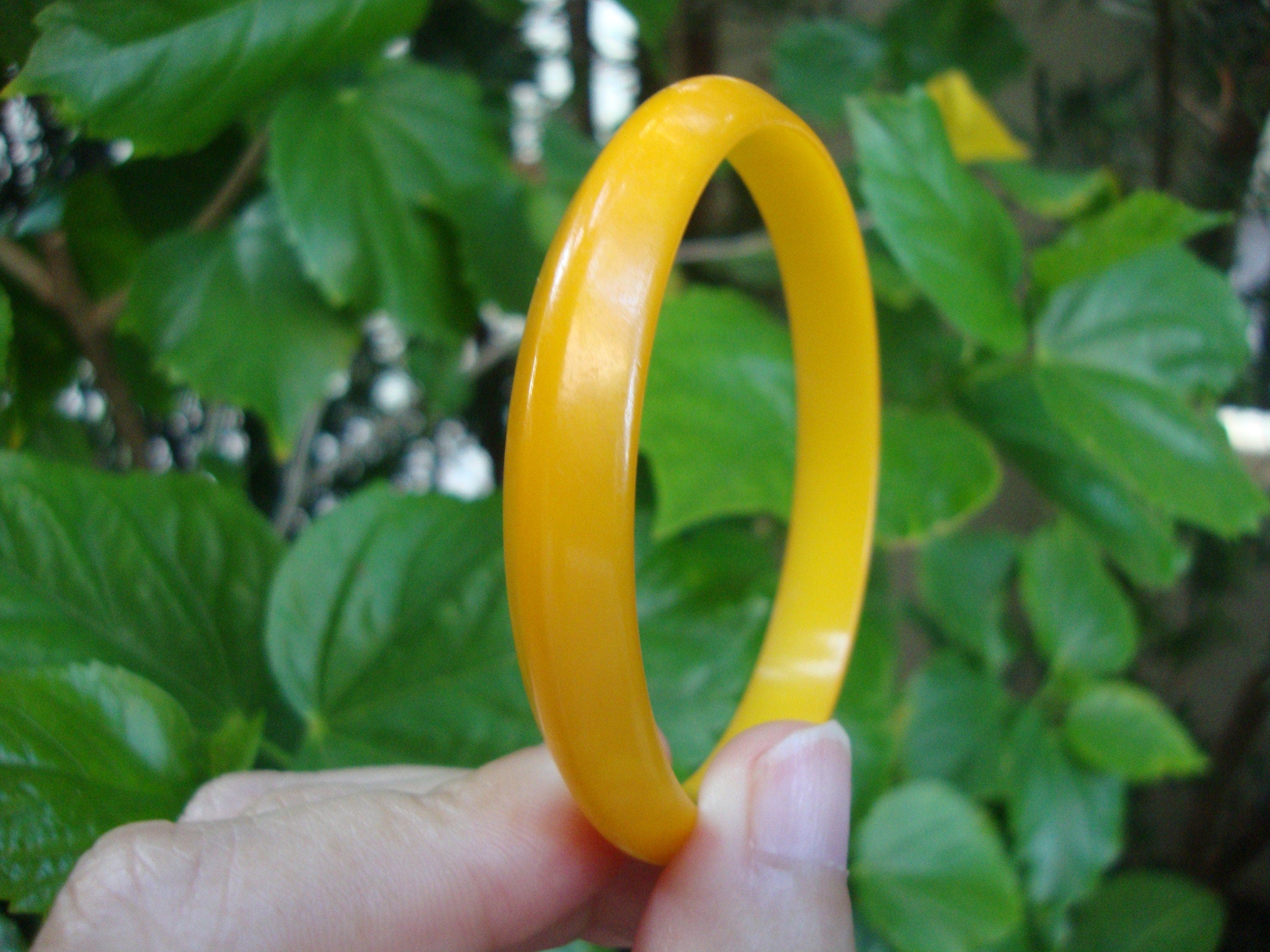 Vintage Lemon Yellow Bakelite Bracelet: Flying Saucer Bangle