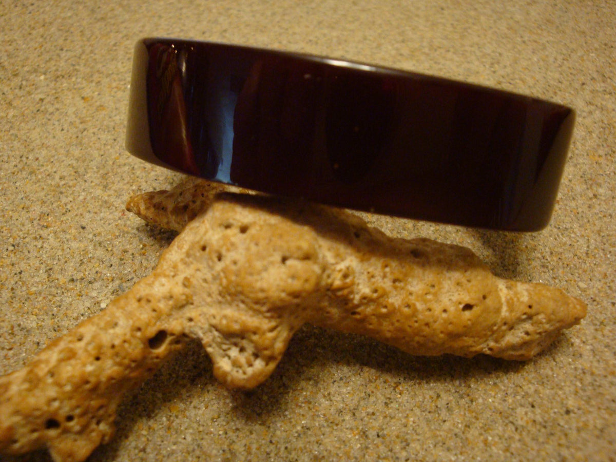 Vintage Bakelite Clamper Bracelet! Mahogany w/ Leaf Carvings & Brass Accent!
