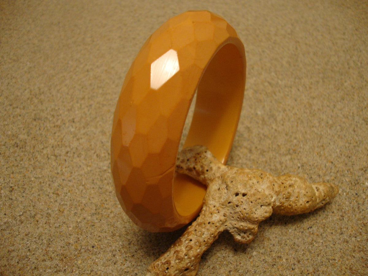 Vintage 7/8" Bakelite Bracelet w/ 3/8" Dome! Diamond & Pentagon Shaped Facets!