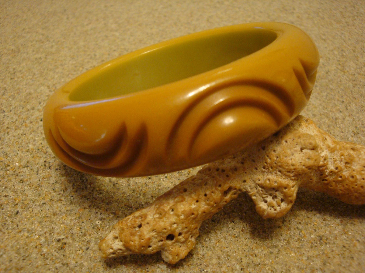 Vintage 3/4" Chartreuse Color Bakelite Bracelet! Deep Semi Circular Carvings!
