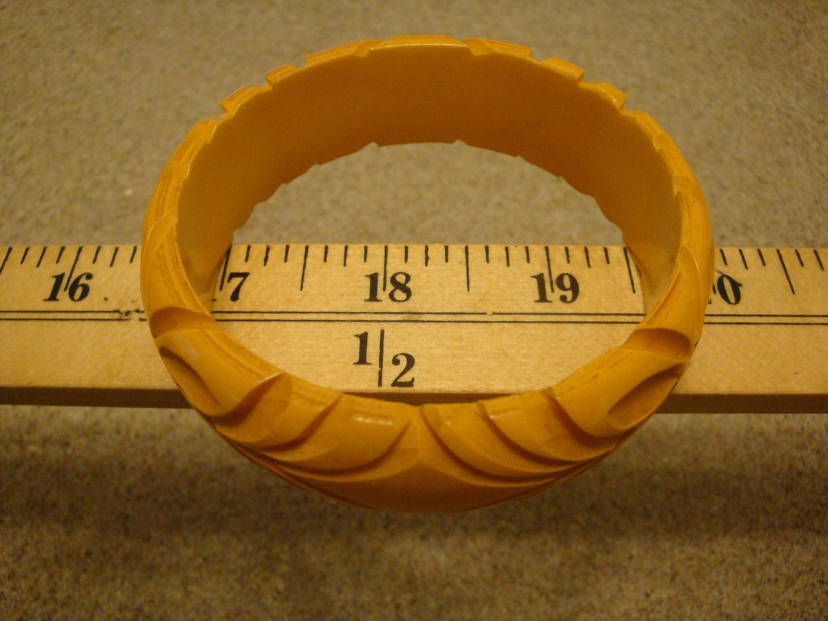 Vintage 7/8" Goldenrod Bakelite Bracelet! Three Abstract Flower & Leaf Carvings!