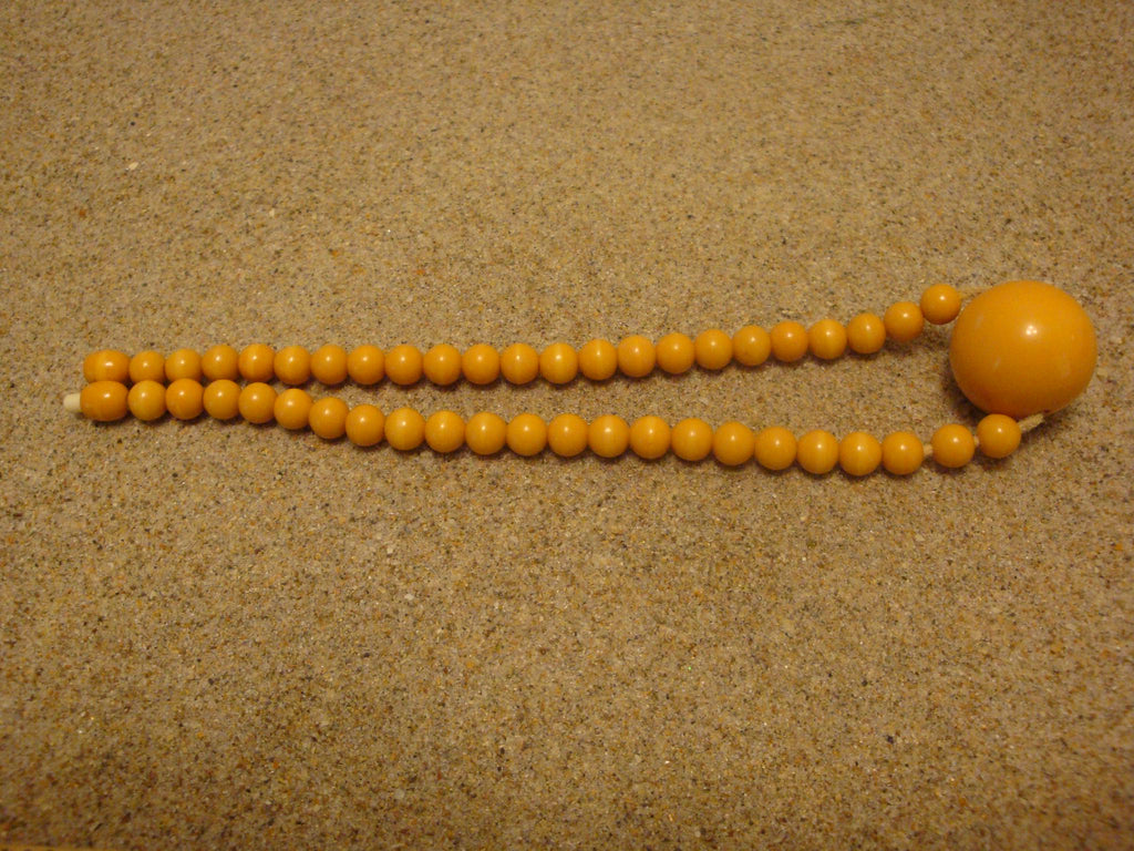 Vintage 14.5" Bakelite Canary Yellow Choker Necklace!  7/8" and 1/4" Beads!