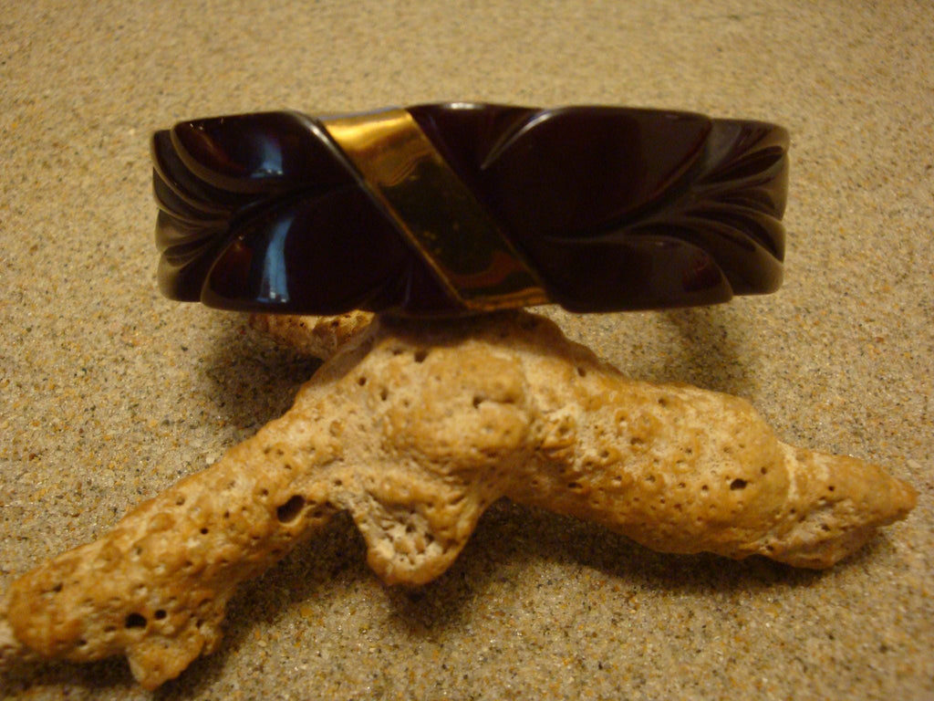Vintage Bakelite Clamper Bracelet! Mahogany w/ Leaf Carvings & Brass Accent!