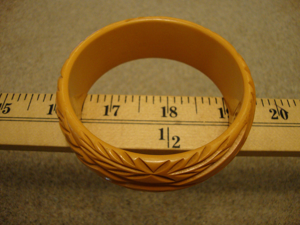 Vintage 1" Goldenrod Bakelite Bracelet! Vine and Leaf w/Diagonal Slash Carvings!