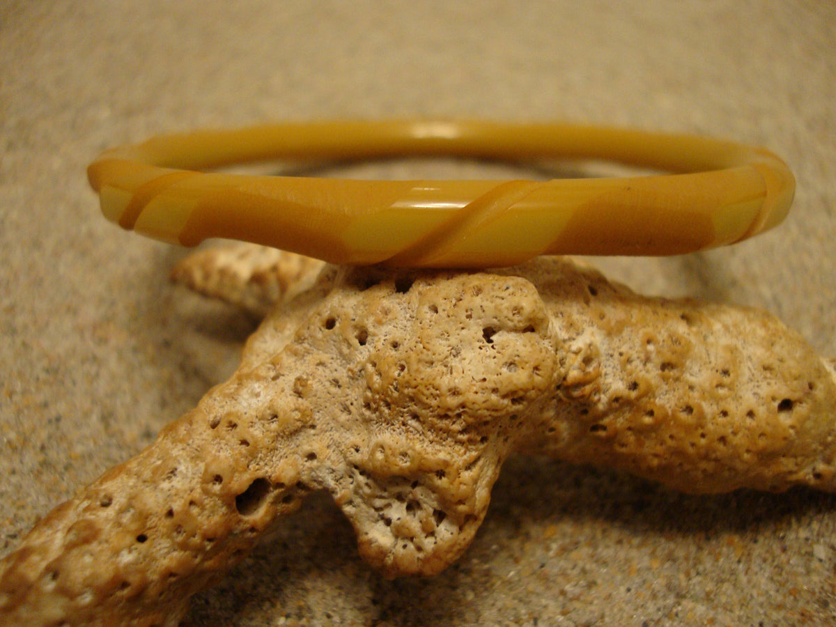 Vintage 1/4" Green to Tan Bakelite Bracelet! Cutback & Diagonal Slash Carvings!