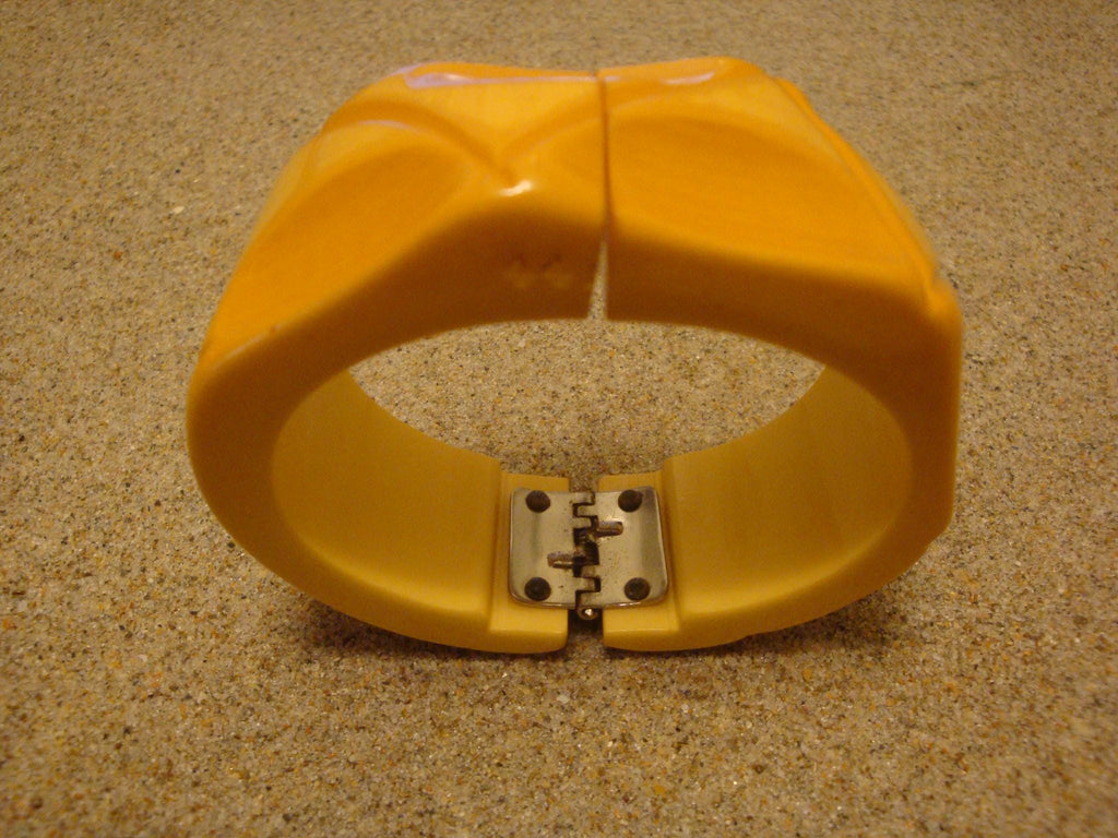 Vintage Canary Yellow Bakelite Clamper Bracelet: Geometric Design