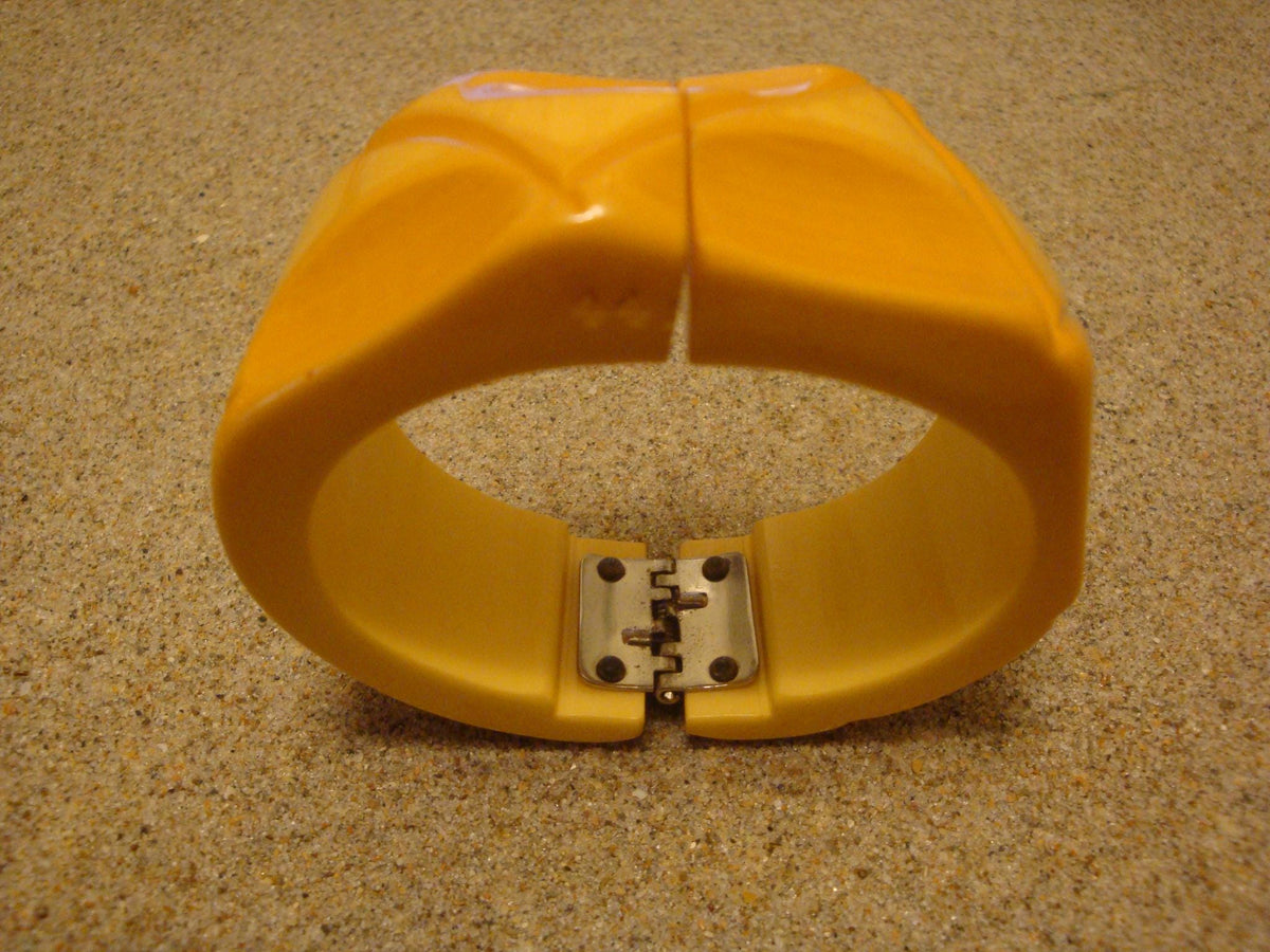 Vintage Canary Yellow Bakelite Clamper Bracelet: Geometric Design