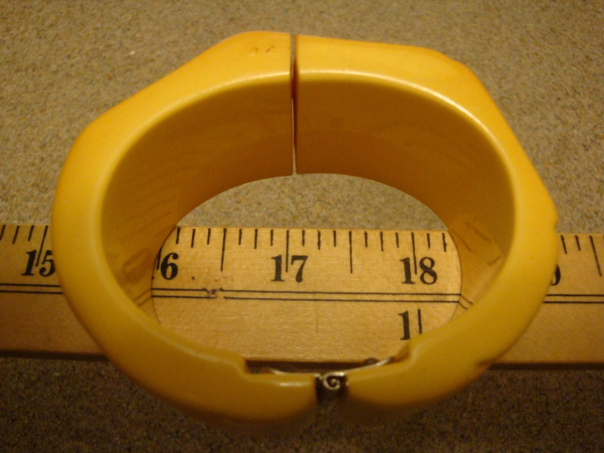 Vintage Canary Yellow Bakelite Clamper Bracelet: Geometric Design