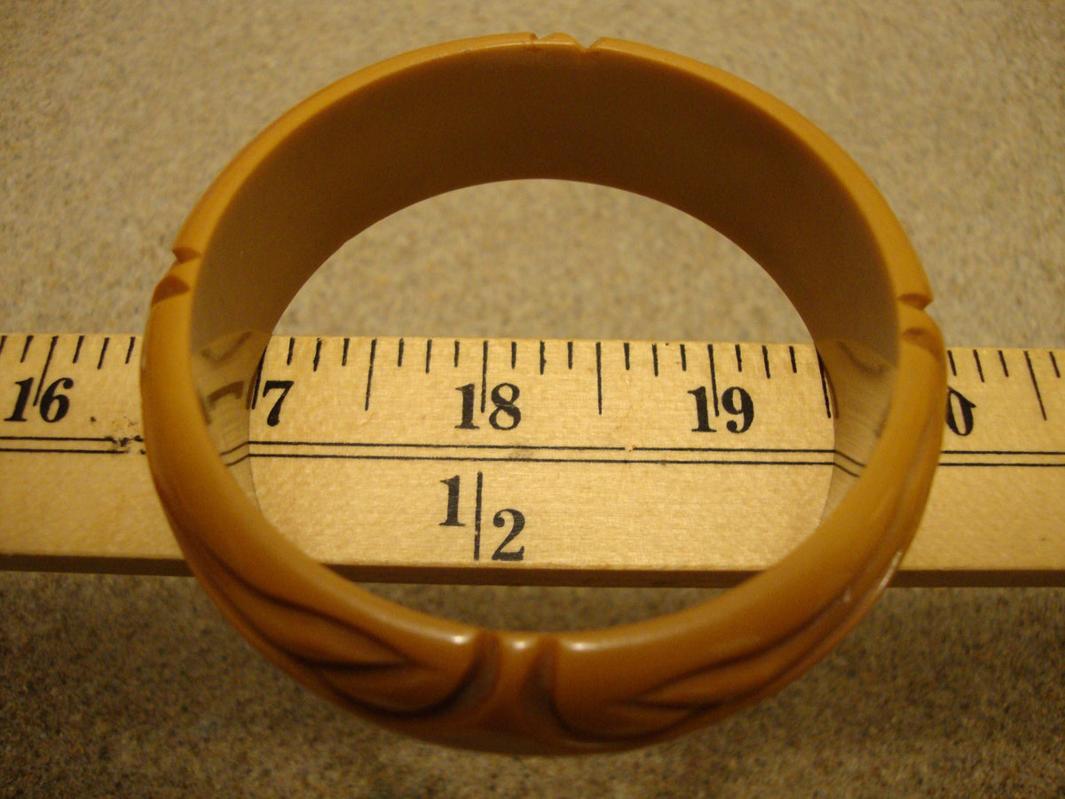 Vintage 7/8" Greenish Yellow Bakelite Bracelet! Unique Deep Abstract Carvings!