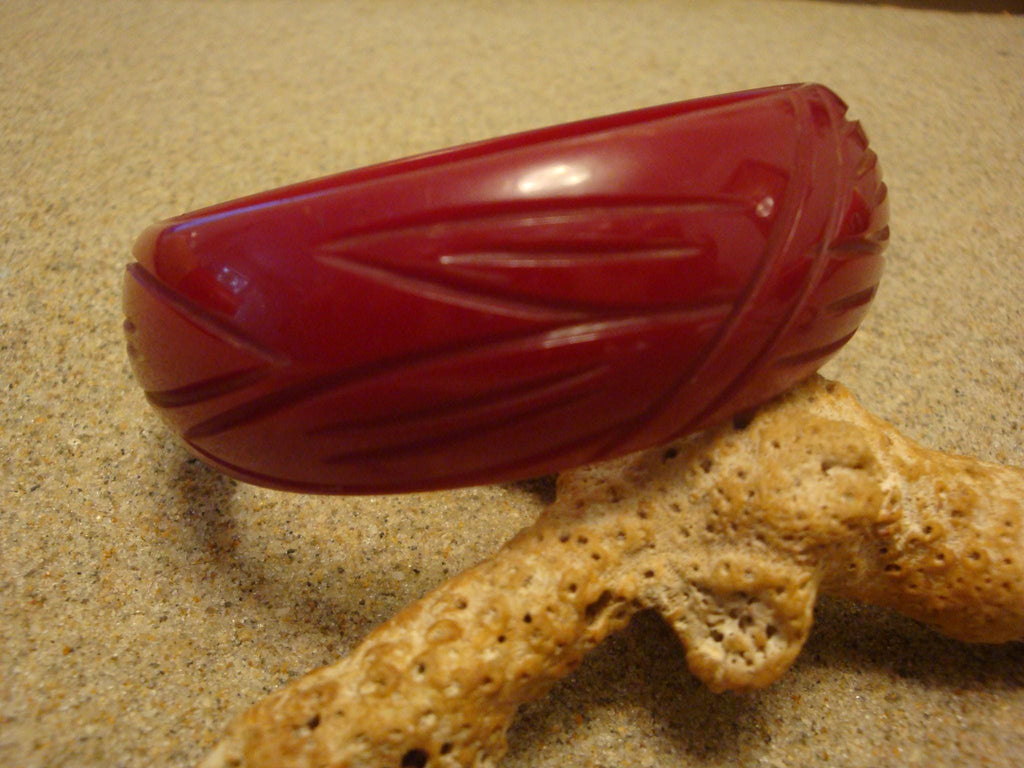 Vintage 7/8" Semi Translucent Ruby Red Bakelite Bracelet! Abstract Leaf Carvings!