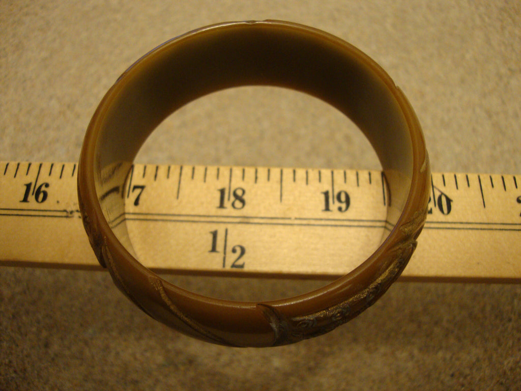 Vintage Olive Green Bakelite Bracelet: Abstract Carved Design