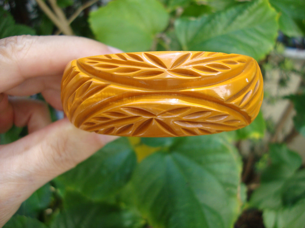 Vintage 1" Goldenrod Bakelite Bracelet! Vine and Leaf w/Diagonal Slash Carvings!
