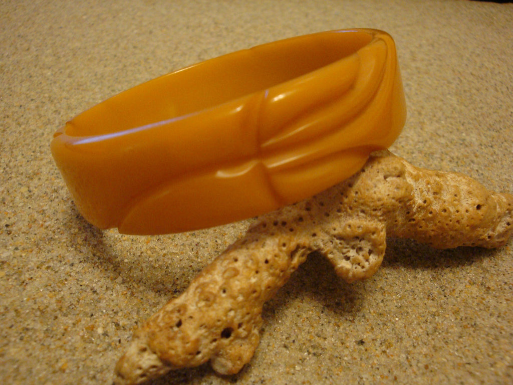 Vintage 3/4" Orange Bakelite Bracelet! Abstract Flower & Leaf Carvings!