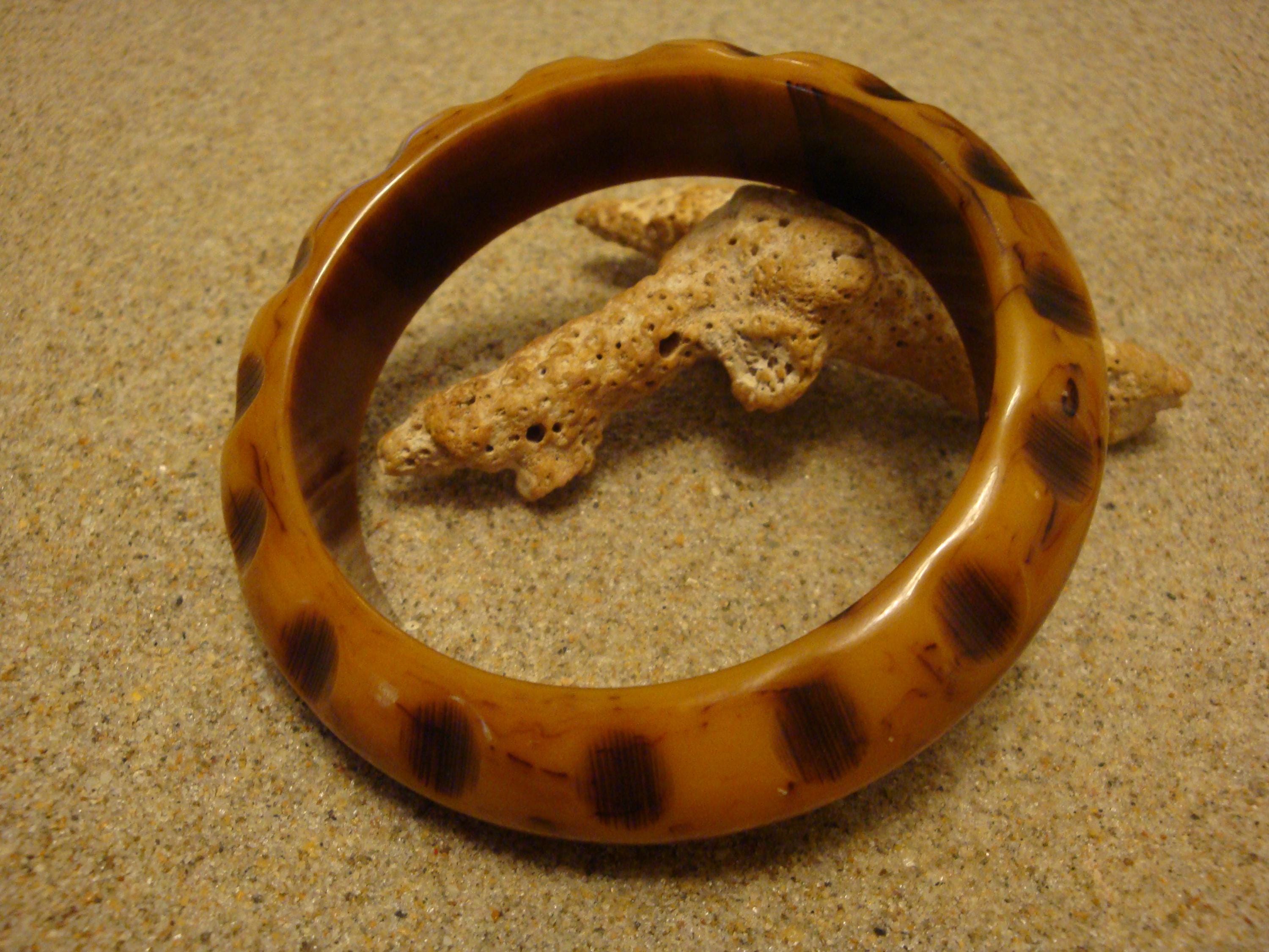 Vintage 3/4" Bakelite Bracelet! Mottled Butterscotch/Brown Color; Staggered Overdyed Dots!