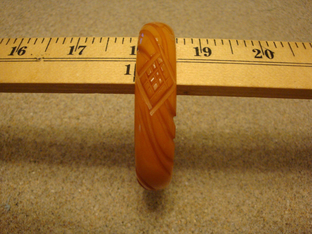Vintage Butterscotch Bakelite Bracelet! Abstract Flower w/ Crosshatch Carvings!