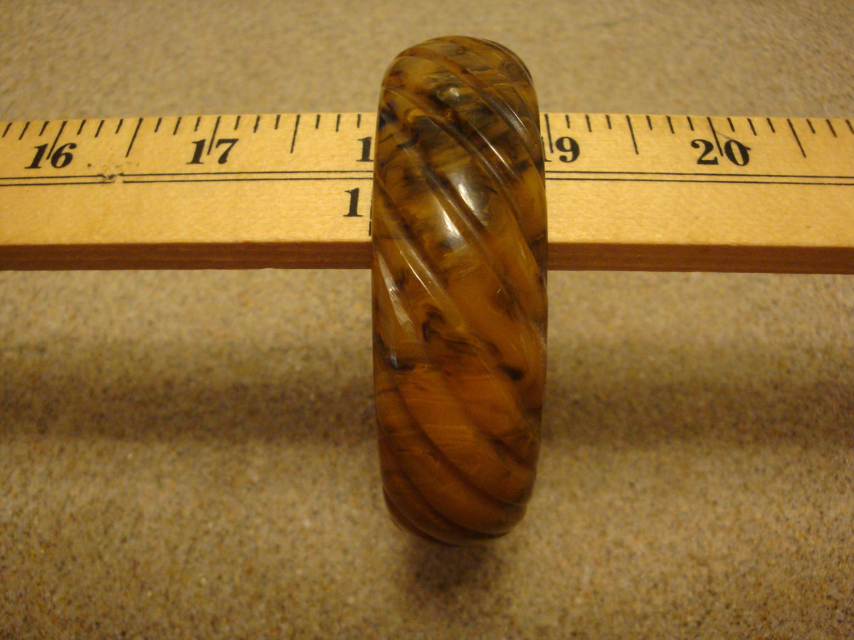 Vintage Marbled Butterscotch/Cream/Black Bakelite Bracelet! Diagonal Carvings!