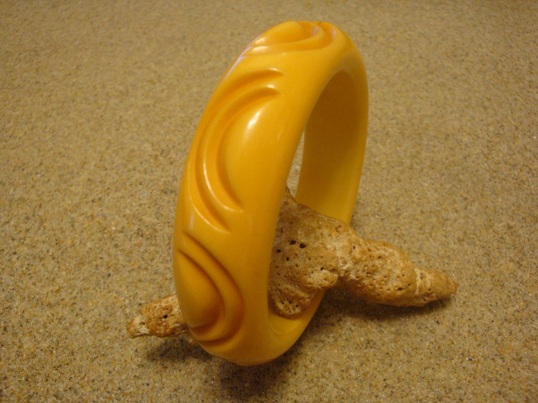 Vintage 3/4" Canary Yellow Color Bakelite Bracelet! Deep Semi Circular Carvings!
