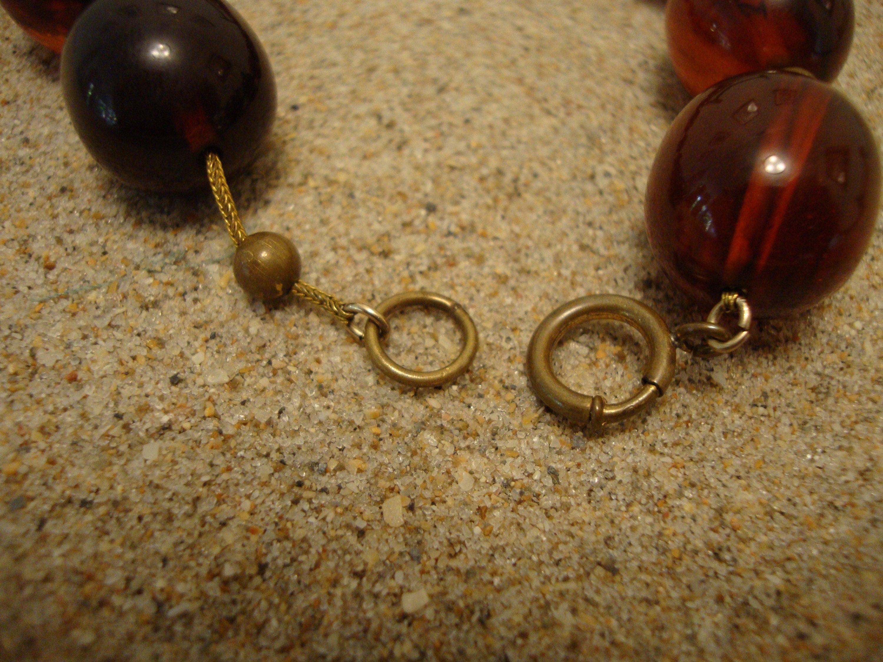 Beautiful Vintage 16" Cherry Bakelite Necklace! Large 3/4" Oval Beads!!