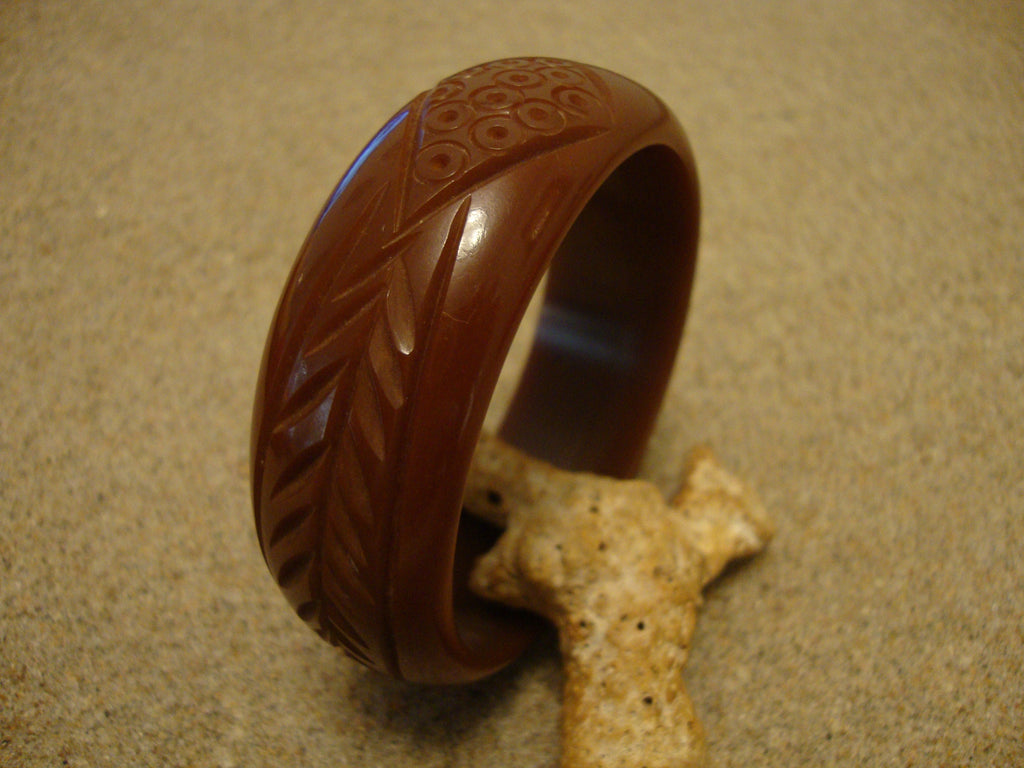 Vintage 1" Gold to Brown Bakelite Bracelet! Large Leaf & Medallion Carvings!