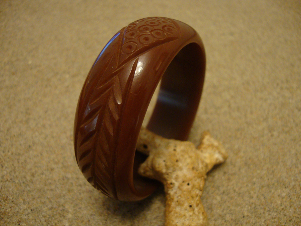 Vintage 1" Gold to Brown Bakelite Bracelet! Large Leaf & Medallion Carvings!