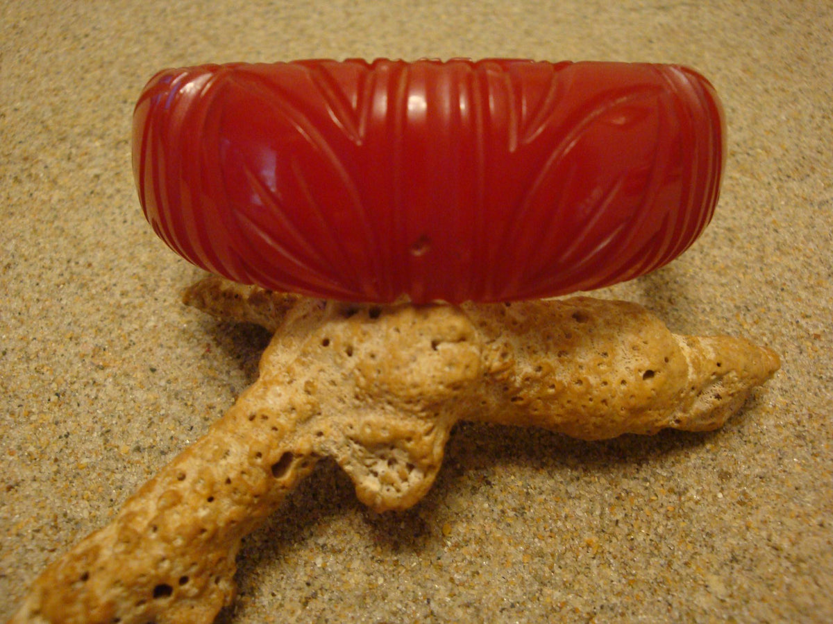 Vintage 7/8" Bakelite Bracelet! Bright Cherry Red w/ Four Pair of Leaf Carvings!