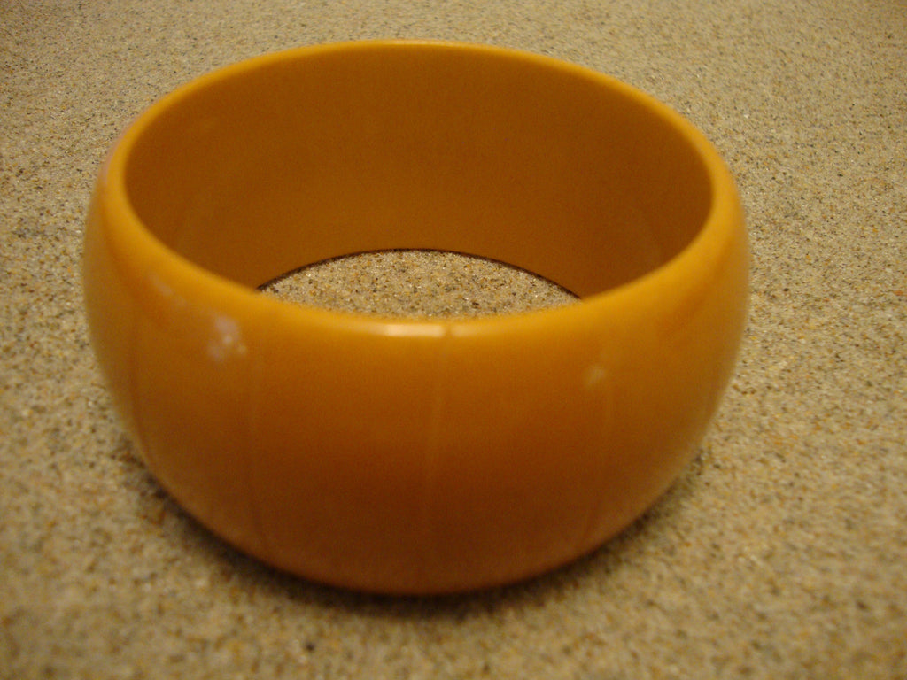 Extra Wide Vintage 1.5" Goldenrod Bakelite Bracelet! Thin Vertical Carvings!!