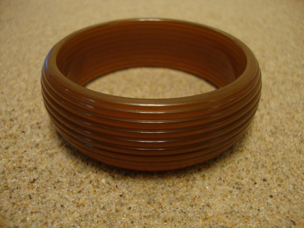 Vintage 1" Bakelite Bracelet! Semi Translucent Sleek Gold to Green Ribbed Design!