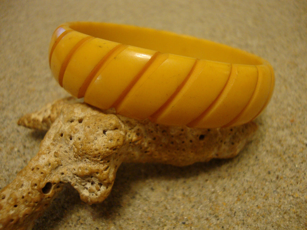 Vintage Goldenrod Bakelite Bracelet: Carved Diagonal Slashes