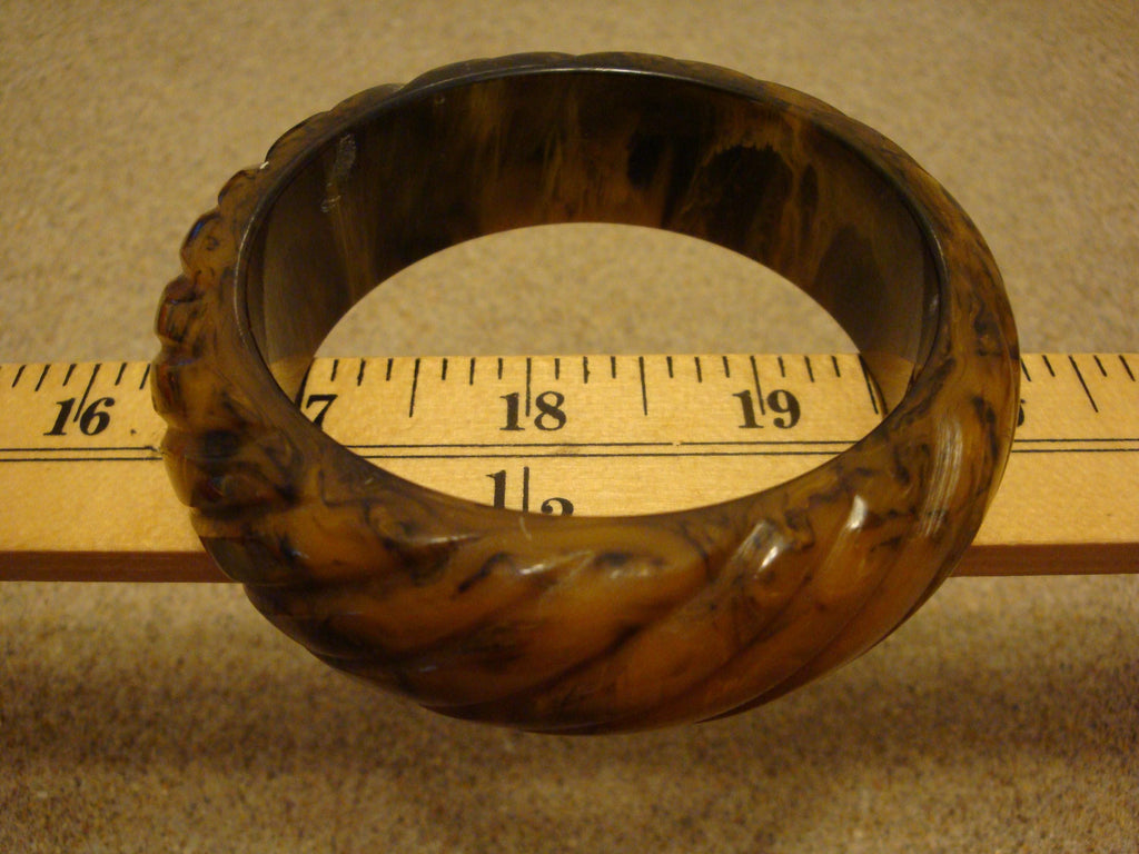 Vintage Marbled Butterscotch/Cream/Black Bakelite Bracelet! Diagonal Carvings!
