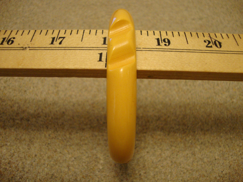 Vintage 1/2" Yellow Bakelite Bracelet! Three Pair of Deep Diagonal Slash Carvings!