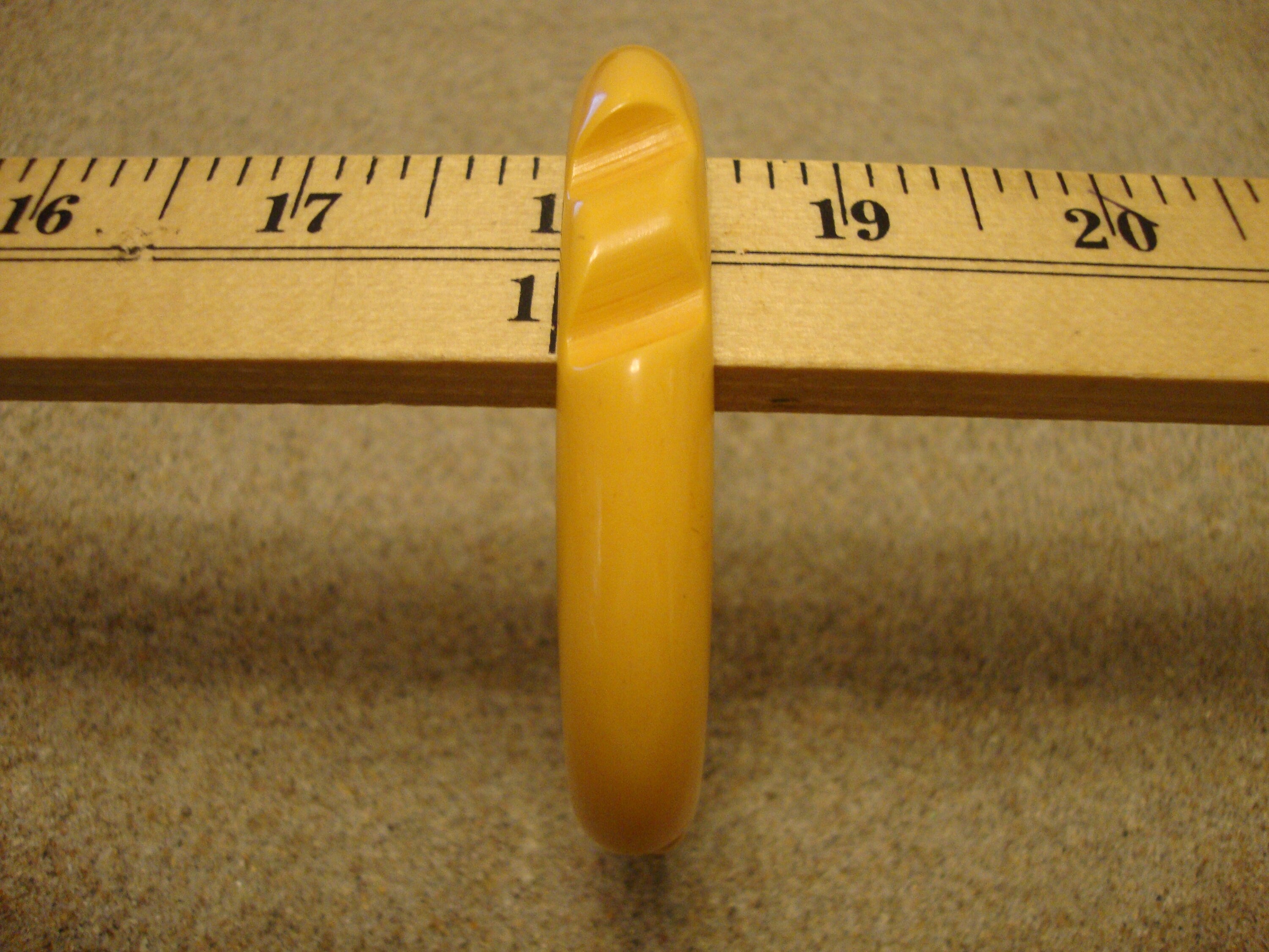 Vintage 1/2" Yellow Bakelite Bracelet! Three Pair of Deep Diagonal Slash Carvings!