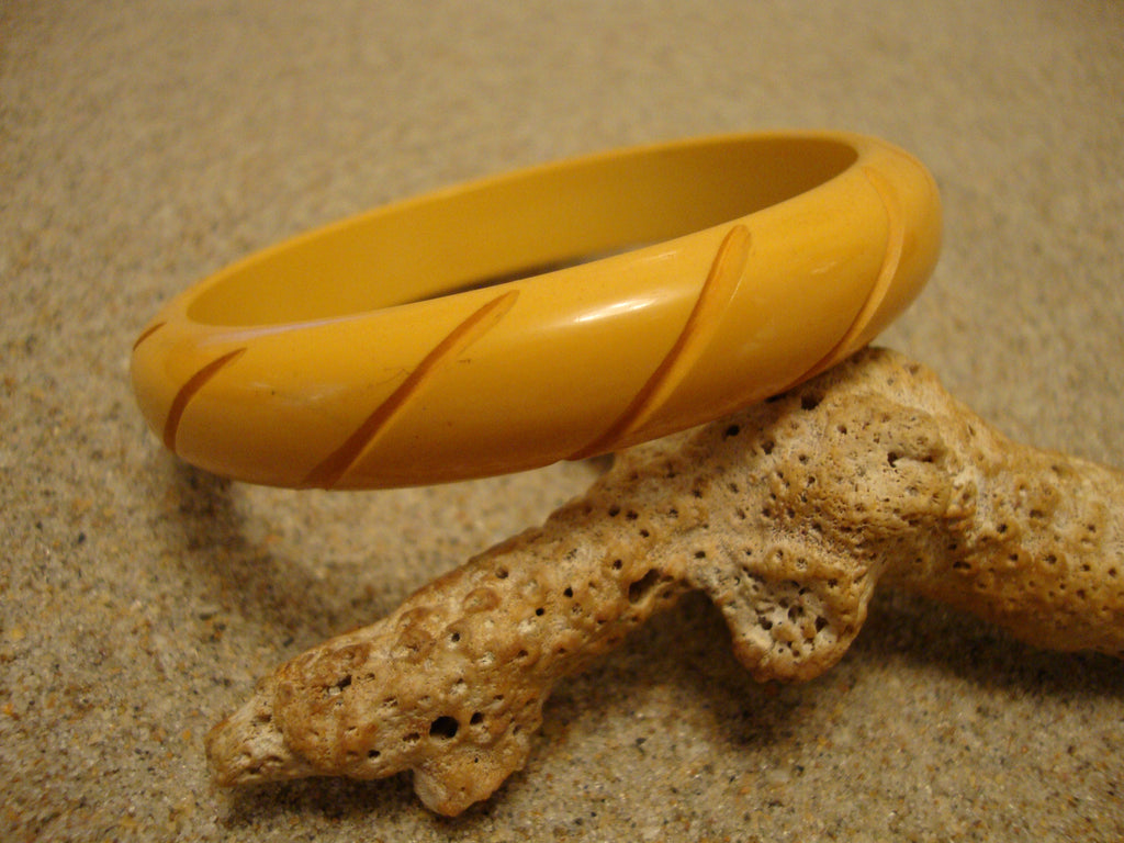 Vintage Goldenrod Bakelite Bracelet: Carved Diagonal Slashes