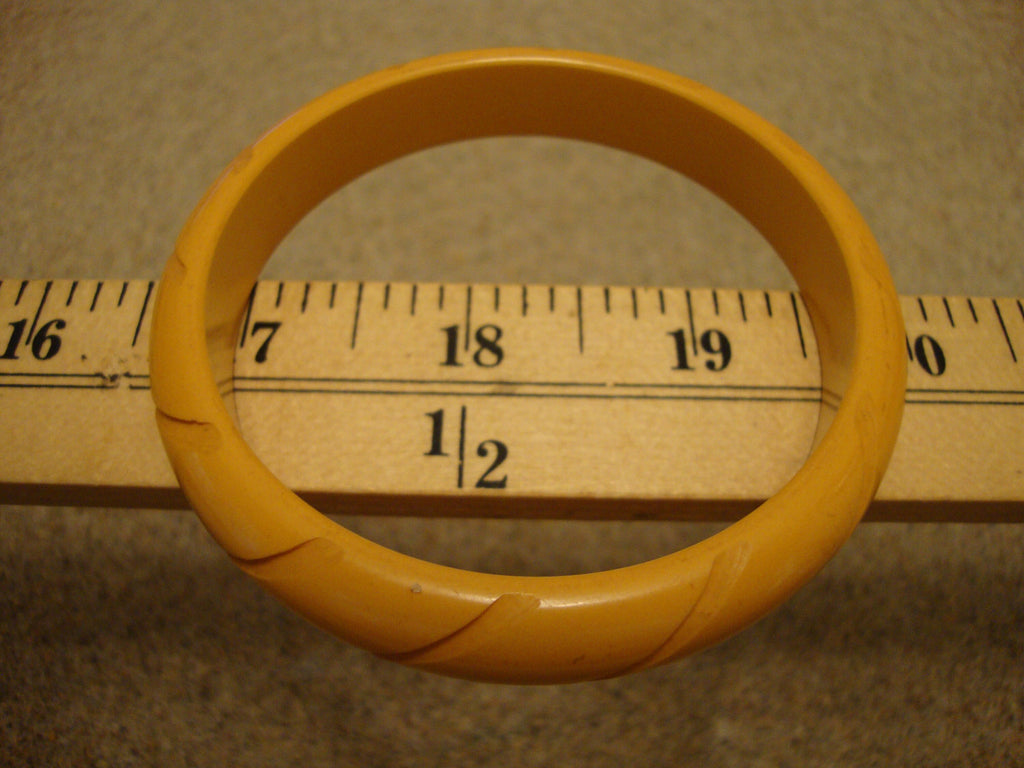 Vintage Goldenrod Bakelite Bracelet: Carved Diagonal Slashes