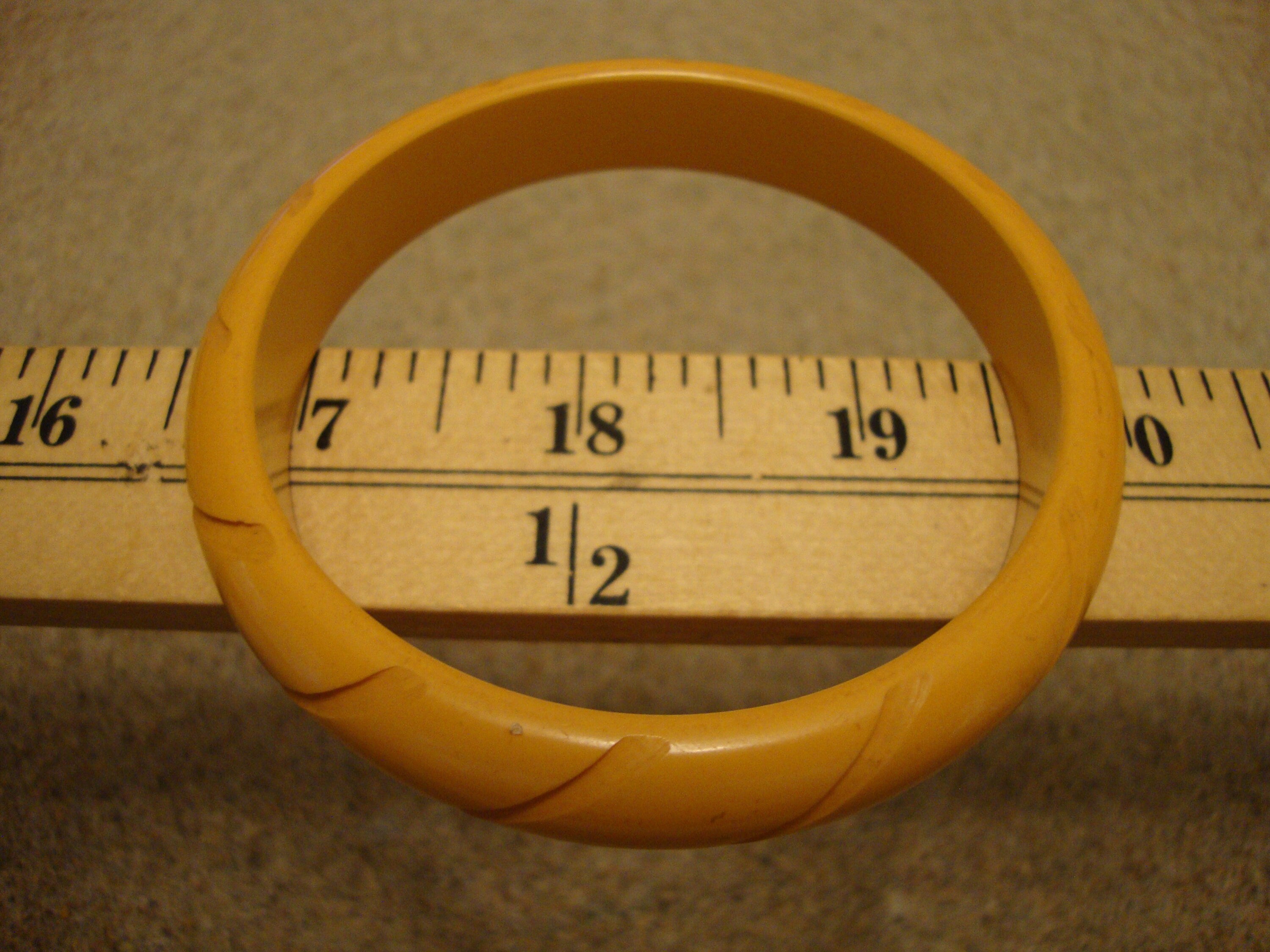 Vintage Goldenrod Bakelite Bracelet: Carved Diagonal Slashes