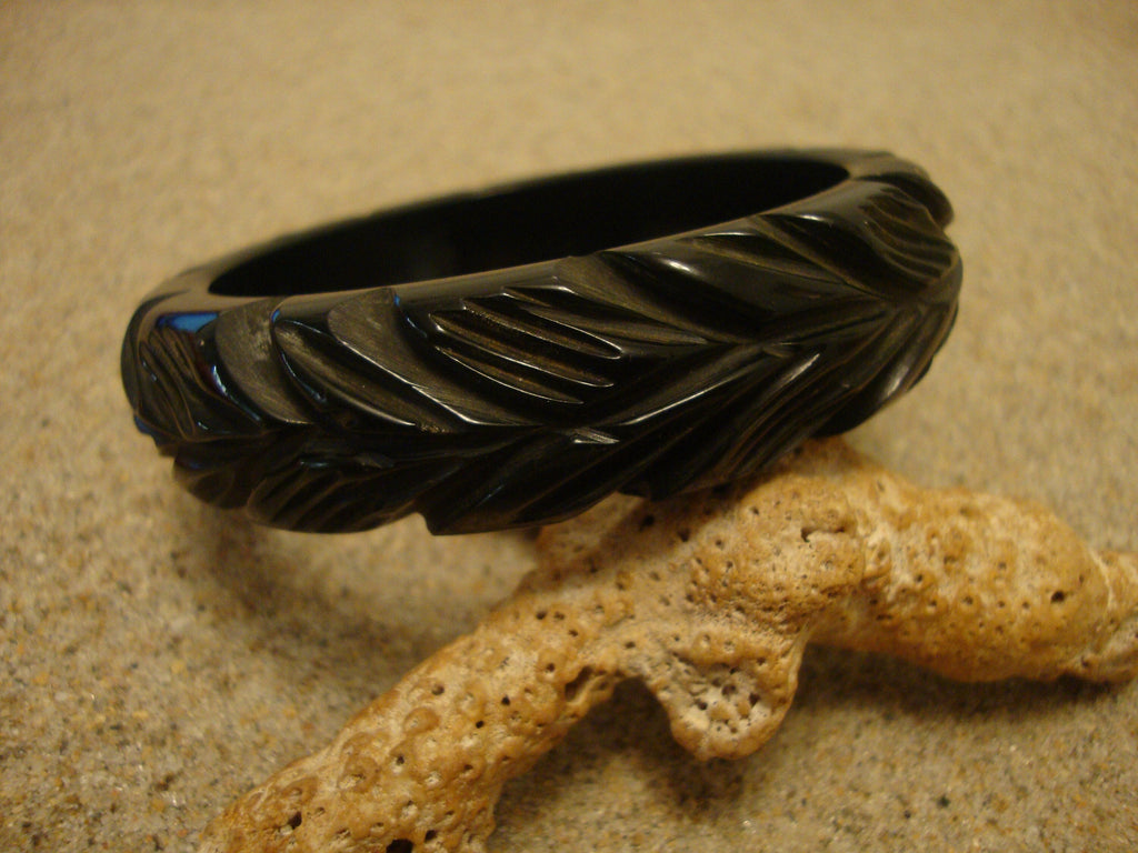 Vintage Midnight Green Bakelite Bracelet: Carved Vine & Leaf Design