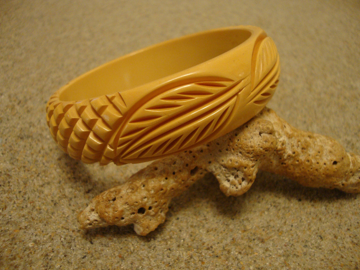 Vintage Goldenrod Bakelite Bracelet: Carved Leaf Design