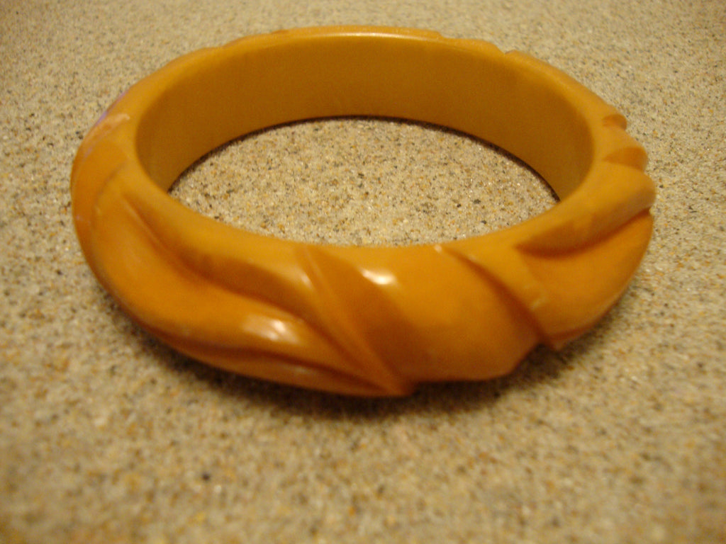 Vintage 3/4" Orange Bakelite Bracelet! Sculpted Abstract Flower Designs!