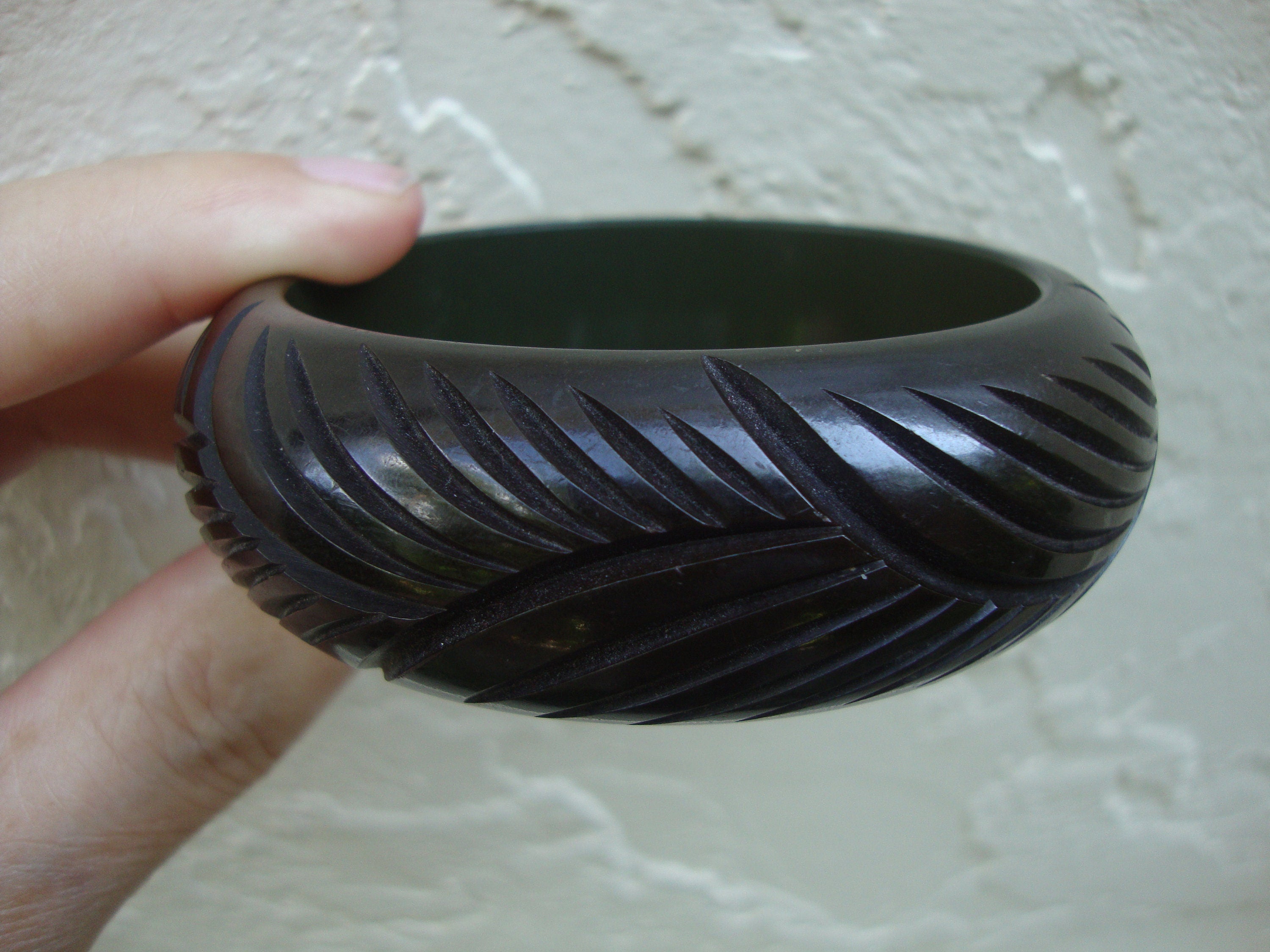 Vintage Dark Green Bakelite Bracelet: Chunky Leaf Carved Bangle
