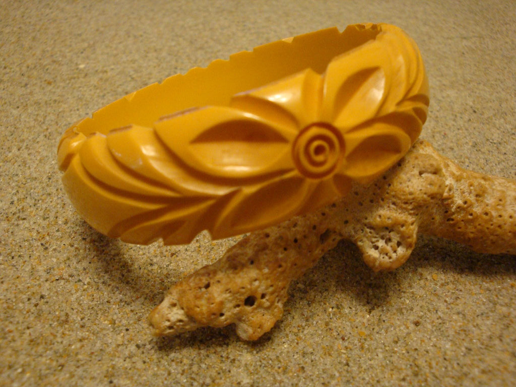 Vintage 7/8" Goldenrod Bakelite Bracelet! Three Abstract Flower & Leaf Carvings!