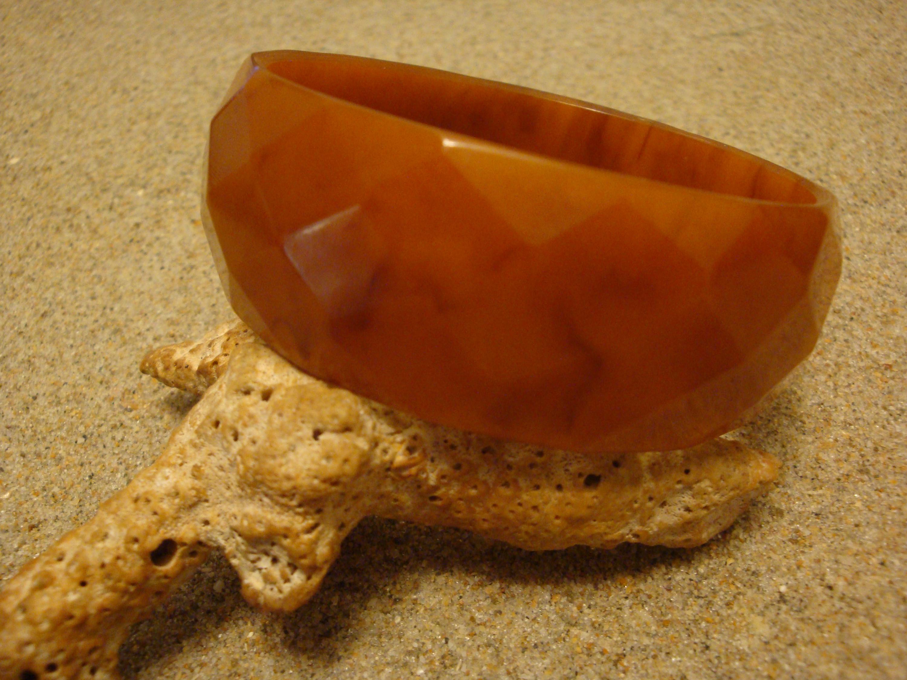 Vintage 1" Burnt Orange & Rust Bakelite Bracelet! Diamond and Triangular Facets!