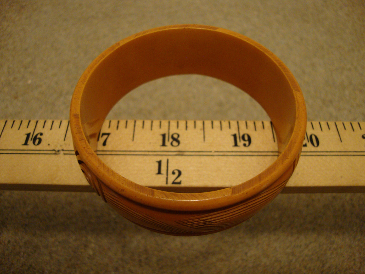 Vintage 1" Butterscotch Bakelite Bracelet! Unique Shape w/ Flower/Leaf Carvings!